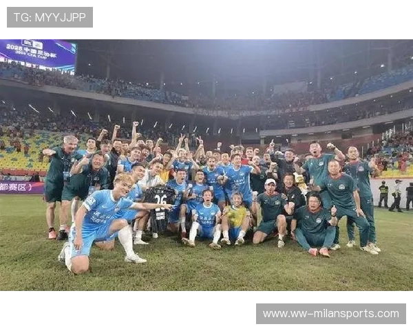 卡多索再现传奇,河南队球迷为其送上特别横幅